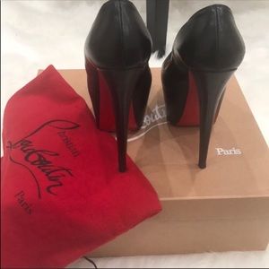 Size 38 Christian louboutin daffodile